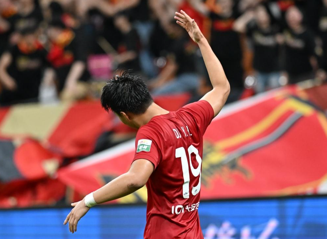 kaiyun-中超大黑马8场不败：排名第2，郑智又搞砸了：5场不胜太差劲